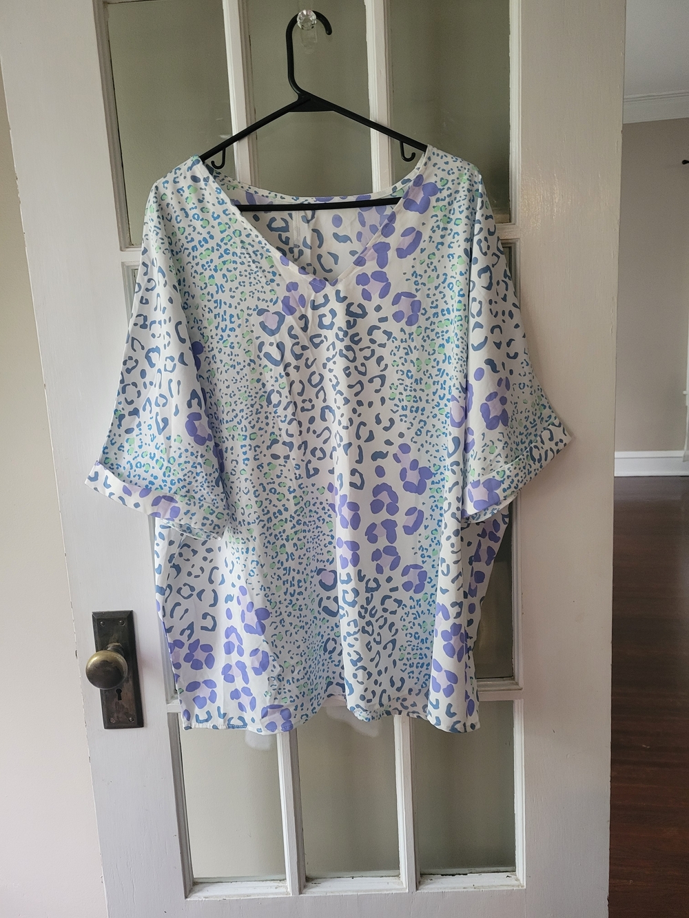 Womens Blue Leopard Print V Neck Short Sleeve Blouse Lightweight 3X Casual - Picture 3 of 17
